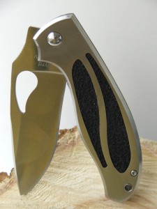 spyderco-byrd-knife-by18p-dscf2273 Catbyrd на пеньке