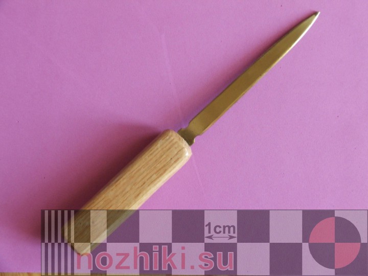 нож для писем с деревянной рукояткой