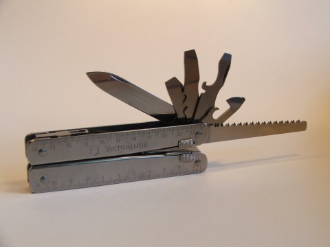 нож в мультиинструменте SwissTool