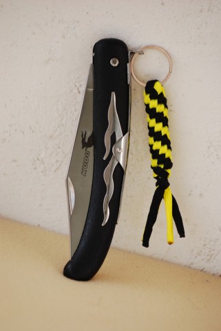 складной нож Куду с черно-желтым плетеным темляком