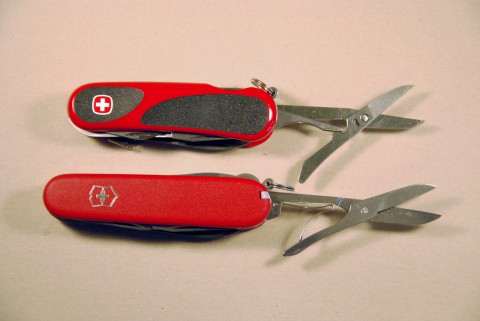 два разных типа ножниц