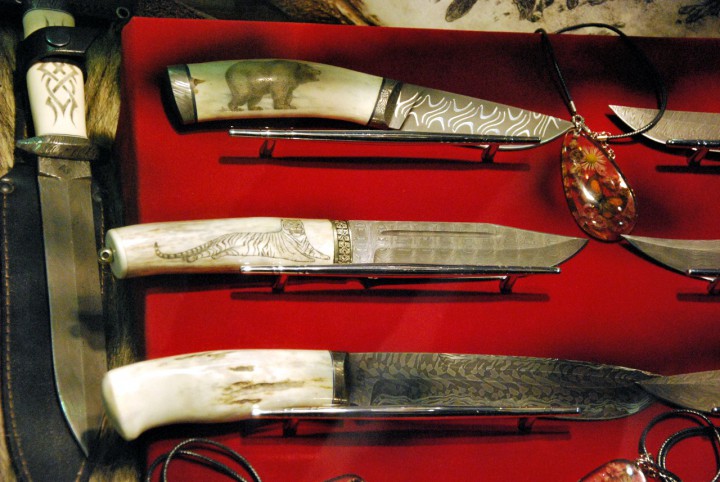 дамасские ножи с украшенной рукоятью