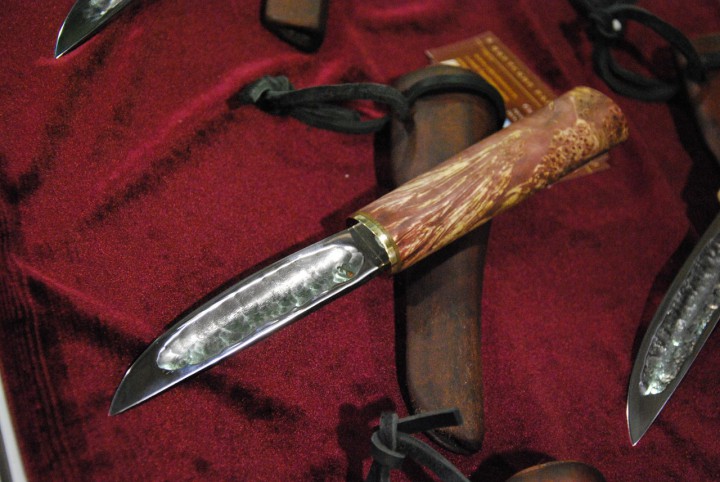 якутский нож на декоративной рукояти